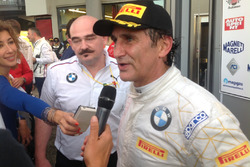 Alex Zanardi, BMW Team Italia, con los medios