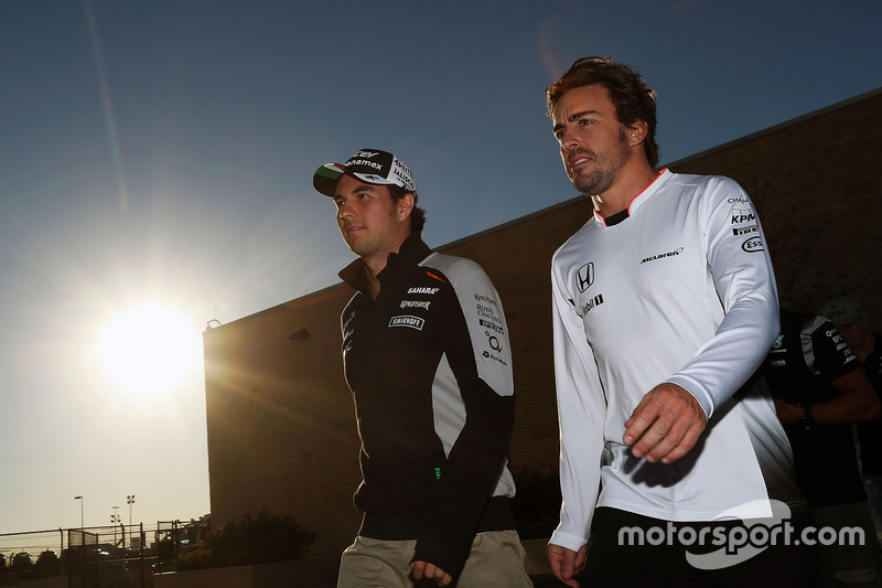 Sergio Pérez, Sahara Force India F1 con Fernando Alonso, McLaren