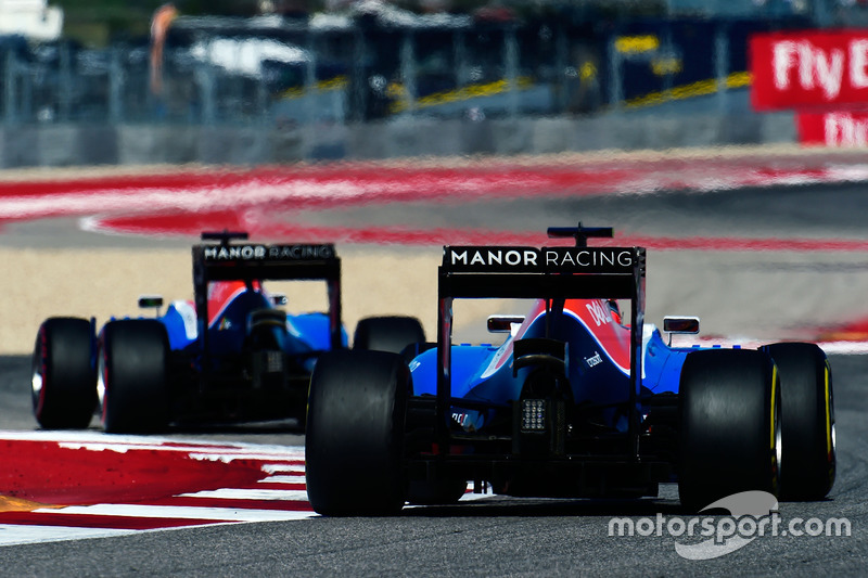 Esteban Ocon, Manor Racing MRT05 sigue a su compañero Pascal Wehrlein, Manor Racing MRT05