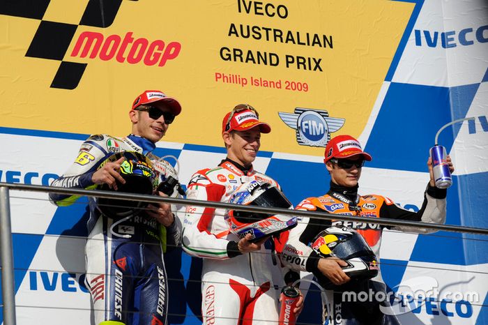 Podio: 1º Casey Stoner, 2º Valentino Rossi, 3º Dani Pedrosa