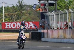 Race 1 Asia Production 250cc pemenang Apiwat Wongthananon