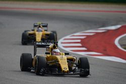 Kevin Magnussen, Renault Sport F1 Team R.S.16 devant Jolyon Palmer, Renault Sport F1 Team R.S.16