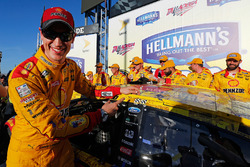 Race winner Joey Logano, Team Penske Ford
