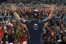 Marc Marquez menyapa fans di Sentul