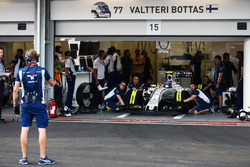 Valtteri Bottas, Williams FW38, dans les stands