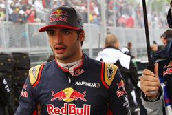 Carlos Sainz Jr., Scuderia Toro Rosso on the grid