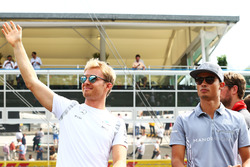 (L to R): Nico Rosberg, Mercedes AMG F1 with Pascal Wehrlein, Manor Racing on the drivers parade