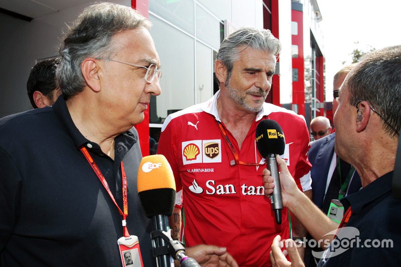 Sergio Marchionne, Ferrari Başkanı ve Fiat Chrysler Automobiles CEO'su ve Maurizio Arrivabene, Ferrari Takım Patronu