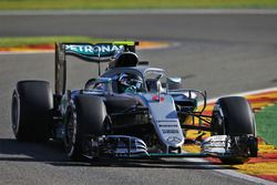 Mercedes W07, con el Halo al color de la carrocería