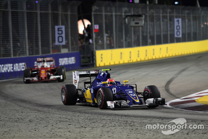 Felipe Nasr, mais uma vez limitado pelo carro da Sauber, foi o 13º.