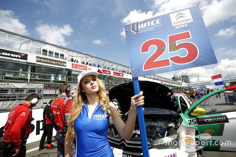Grid girl of Mehdi Bennani, Sébastien Loeb Racing, Citroën C-Elysée WTCC