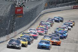 Start: Kevin Harvick, Stewart-Haas Racing Chevrolet leads