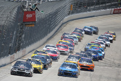 Inicio: Kevin Harvick, Stewart-Haas Racing Chevrolet líder