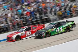 Ryan Reed, Roush Fenway Racing Ford, und J.J. Yeley, TriStar Motorsports Toyota