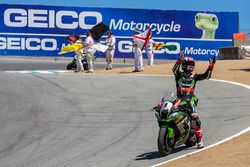 Jonathan Rea, Kawasaki Racing Team, fête sa victoire