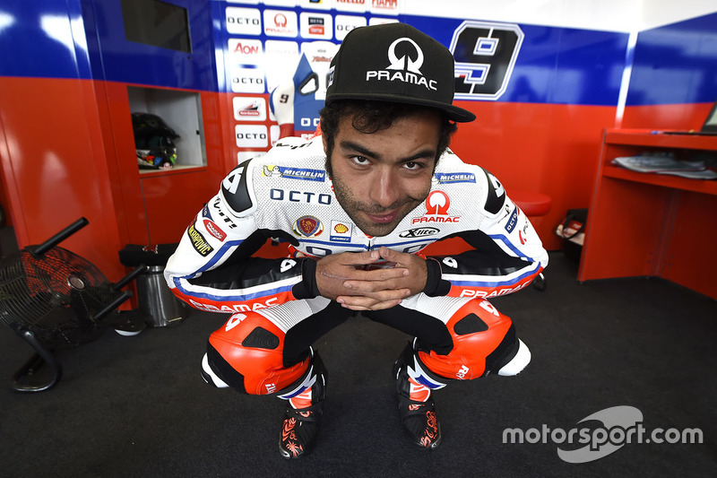 <img src="http://cdn-1.motorsport.com/static/custom/car-thumbs/MOTOGP_2016/numbers/9.png"> Danilo Petrucci (Octo Pramac Yakhnich)