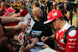 Kimi Raikkonen, Ferrari signs autographs for the fans