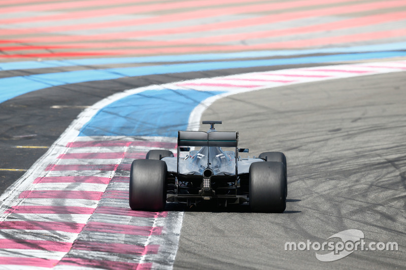 Pascal Wehrlein, Mercedes AMG F1 W06 Hybrid with 2017 Pirelli tyres