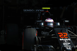 Jenson Button, McLaren leaves the garage
