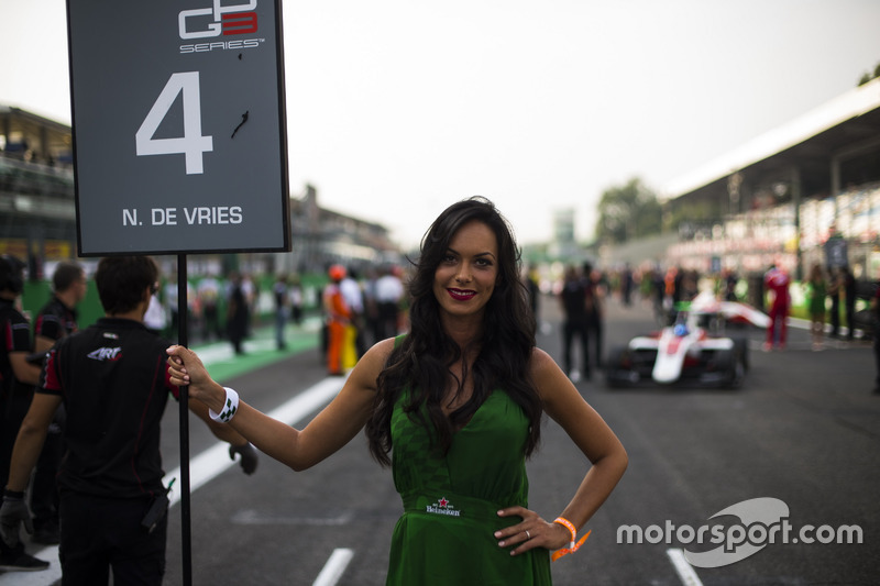 Grid girl for Nyck De Vries, ART Grand Prix