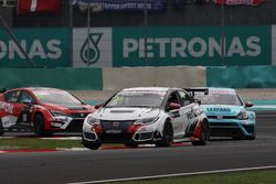 Kevin Gleason, Honda Civic TCR, West Coast Racing; Stefano Comini, Volkswagen Golf GTI TCR, Leopard