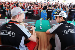 Ніко Хюлькенберг, Серхіо Перес, Sahara Force India F1 з фанатами