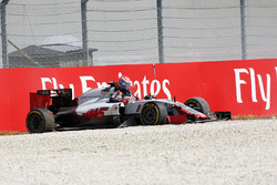 Romain Grosjean, Haas F1 Team VF-16, crash