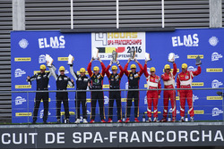 Podio LM GTE: i vincitori della gara #66 JMW Motorsport Ferrari F458 Italia: Rory Butcher, Robert Sm