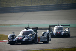 #2 Porsche Team Porsche 919 Hybrid: Romain Dumas, Neel Jani, Marc Lieb and #1 Porsche Team Porsche 9