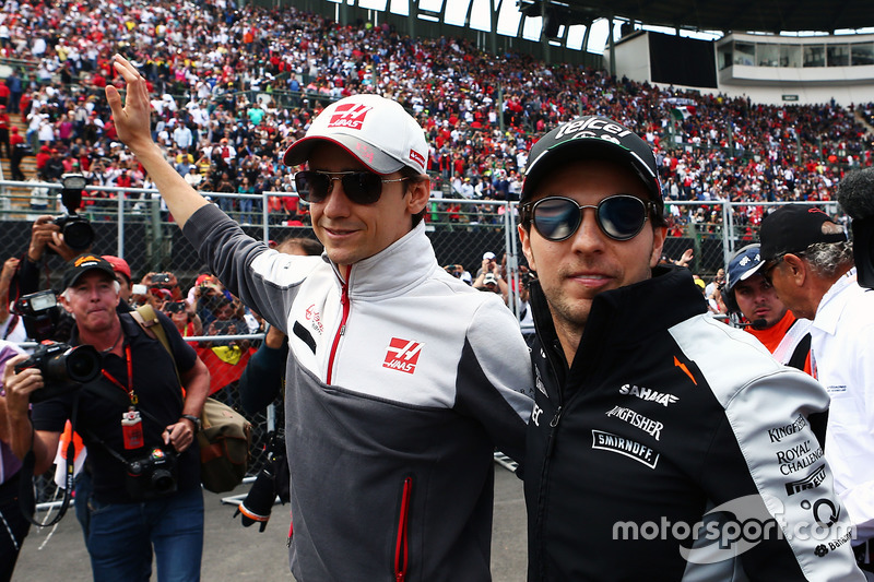 Fahrerparade: Esteban Gutierrez, Haas F1 Team; Sergio Perez, Sahara Force India F1