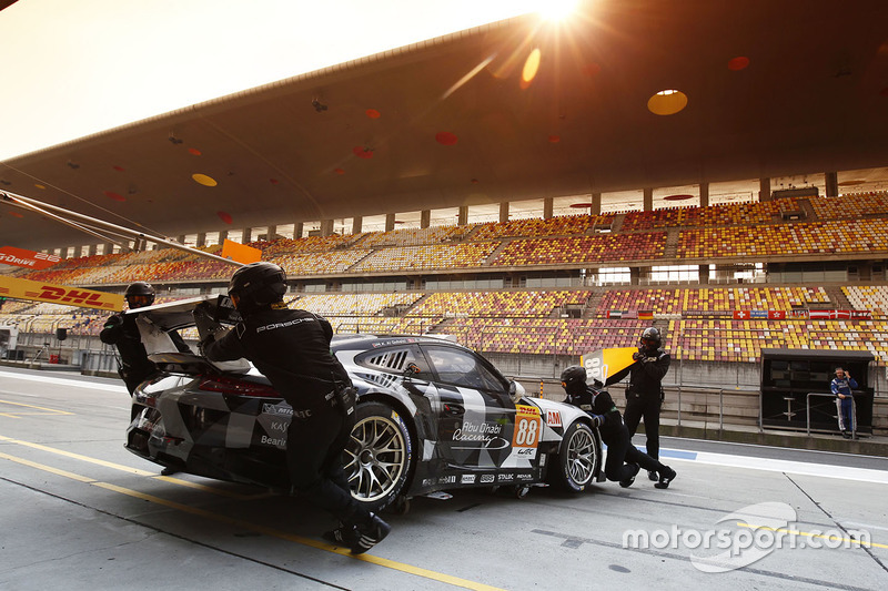 #88 Proton Racing, Porsche 911 RSR: Khaled Al Qubaisi, David Heinemeier Hansson, Patrick Long