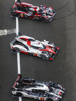 #1 Porsche Team Porsche 919 Hybrid: Timo Bernhard, Mark Webber, Brendon Hartley; #5 Toyota Racing To