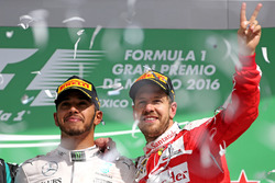 aLewis Hamilton, Mercedes AMG F1 nd Sebastian Vettel, Scuderia Ferrari