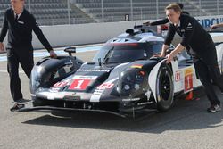 #1 Porsche Team Porsche 919 Hybrid: Timo Bernhard, Mark Webber, Brendon Hartley