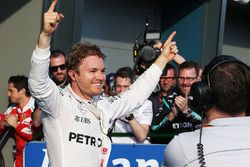 Sieger Nico Rosberg, Mercedes AMG F1, im Parc Ferme