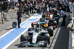 Nico Rosberg, Mercedes AMG F1 W07 Hybrid in the pits as the race is stopped
