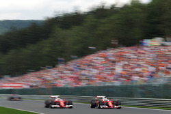 (Da sx a dx): Kimi Raikkonen, Ferrari SF16-H con il compagno di squadra Sebastian Vettel, Ferrari SF