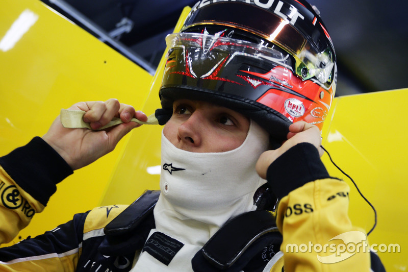 Esteban Ocon, Renault Sport F1 Team R16 Piloto de pruebas, en la PL1 del GP de Gran Bretaña 2016
