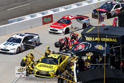 Matt Kenseth, Joe Gibbs Racing Toyota pit action