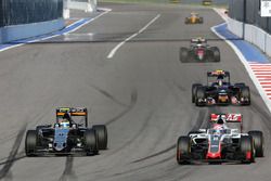 Max Verstappen, Scuderia Toro Rosso STR11 and Sergio Perez, Sahara Force India F1 VJM09