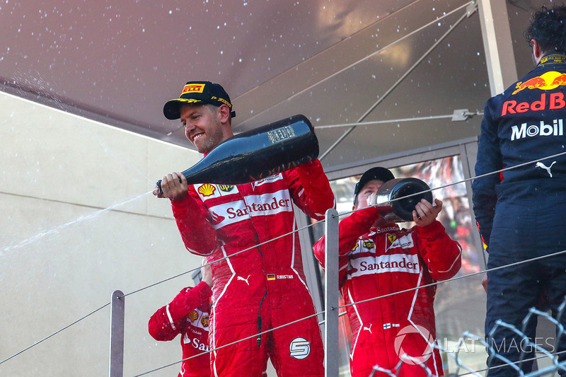 Yarış galibi Sebastian Vettel, Ferrari, Kimi Raikkonen, Ferrari ve Daniel Ricciardo, Red Bull Racing