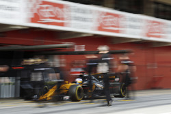 Jolyon Palmer, Renault F1 Team RS 17, entre aux stands