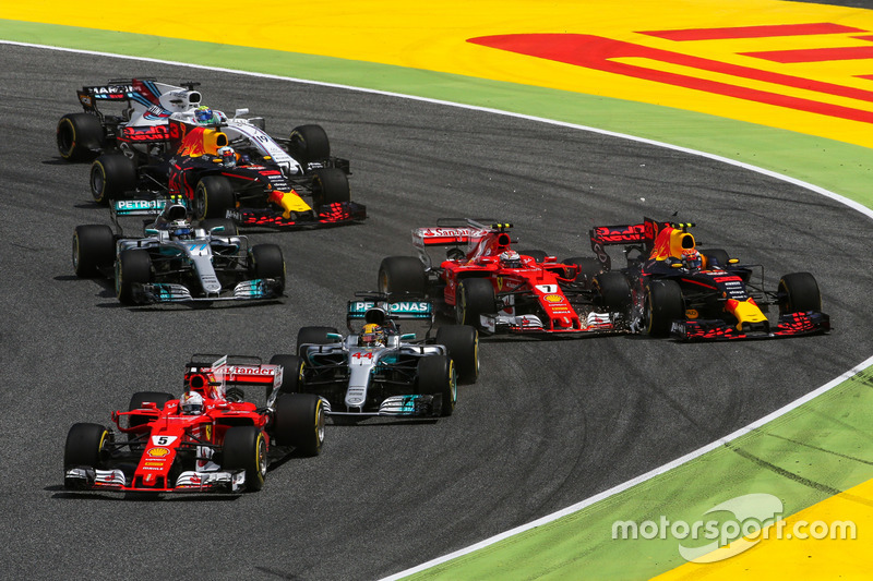 Max Verstappen y Kimi Raikkonen se enfrentan al comienzo del Gran Premio de España