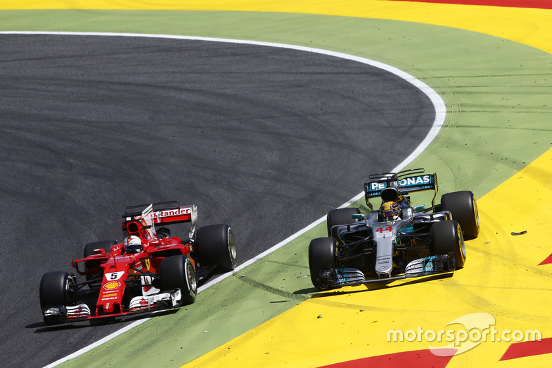 Sebastian Vettel, Ferrari SF70H, battles, Lewis Hamilton, Mercedes AMG F1 W08
