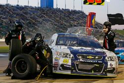 Michael McDowell, Leavine Family Racing Chevrolet pit stop