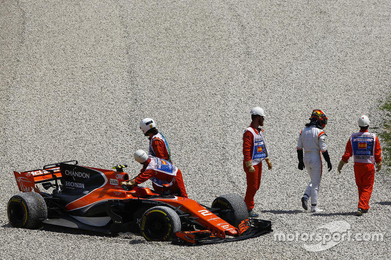 Les commissaires retirent les voitures de Stoffel Vandoorne, McLaren MCL32