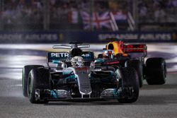 Lewis Hamilton, Mercedes AMG F1 W08, Daniel Ricciardo, Red Bull Racing RB13