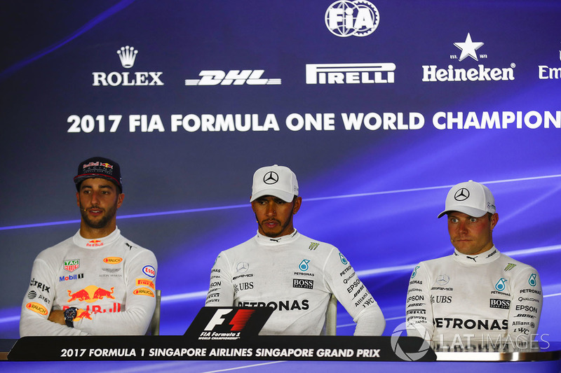Conferenza stampa: il vincitore della gara Lewis Hamilton, Mercedes AMG F1, il secondo classificato Daniel Ricciardo, Red Bull Racing, il terzo classificato Valtteri Bottas, Mercedes AMG F1