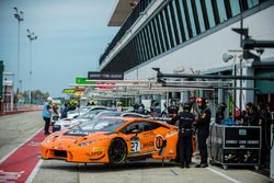 #27 Orange 1 Team Lazarus, Lamborghini Huracan GT3: Fabrizio Crestani, Gustavo Yacaman