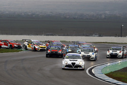 Start action, Davit Kajaia, GE-Force, Alfa Romeo Giulietta TCR leads